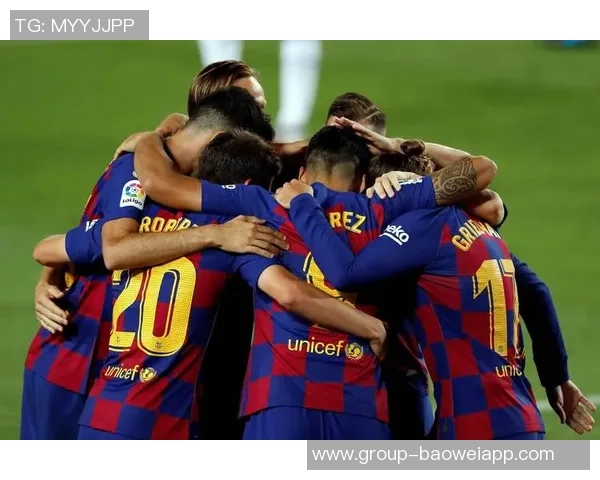 罗贝托与阿尔巴合影留念感慨岁月流逝祝福未来一切顺利