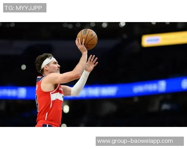 乌布雷拼劲十足全场表现出色贡献17分11板三分命中率高达60